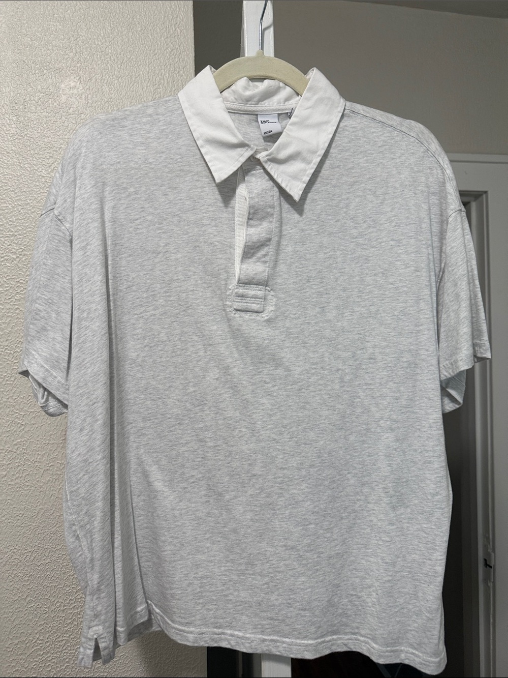 Aritzia Women’s Light Gray Polo with White Collar
